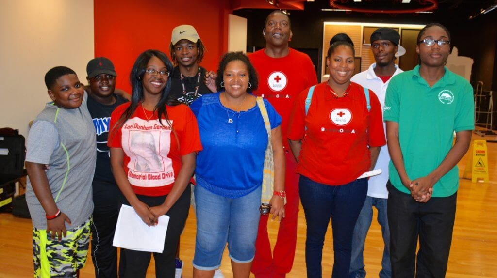 CAPTION: The family and friends of Lori Dunham Gordon at the fourth annual blood drive held at Savannah Mall: (LEFT TO RIGHT) Christopher Kent, Melantra Kent, N’Gell Dunham, Kendrick Walker, Wanda Dunham, Keith Gordon, Marquita Wright, LeRoy Ryans, Raheem Gordon.